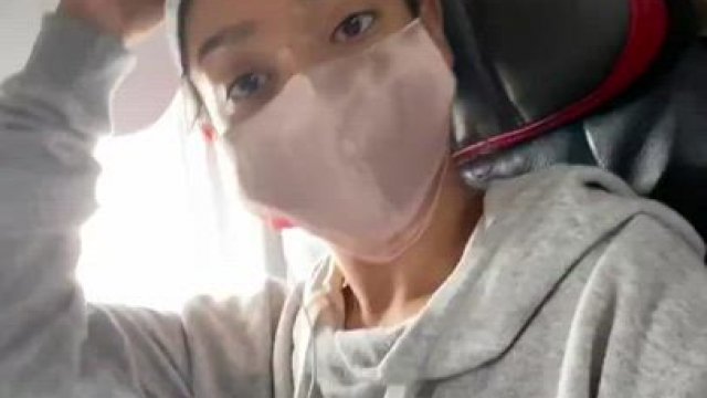 Pussy flashing in the plane ??
