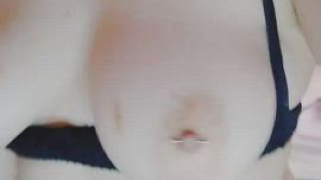 [20] would u increase my grades if i let u fuck my tits?