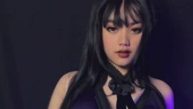 Tifa loves to strip