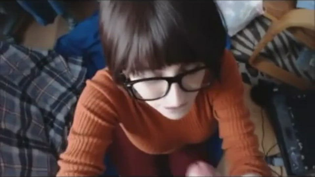 Scooby Doo’s Velma Cosplay Girl Blowing Dick and Receives Cumshot on Face