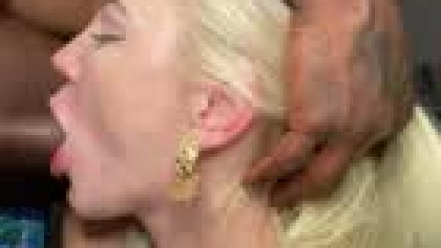 Fuck my throat ??