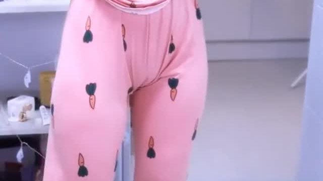 Shin Narin cameltoe