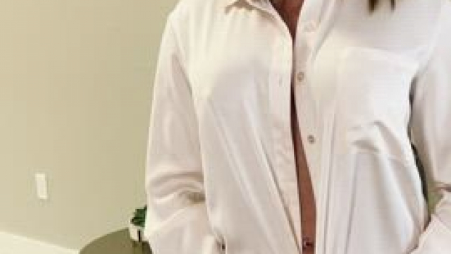 MILF striptease