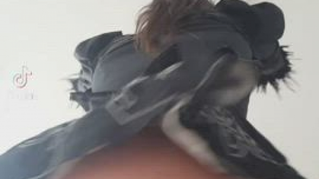 Hot ass shaking upskirt trend