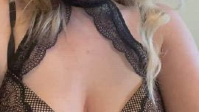 What’s your favorite part of my mom bod? Front or back? 39f