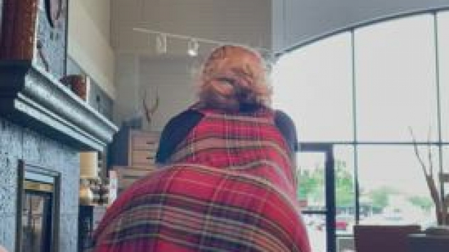 [GIF] Since mattress firm is a front anyway let’s go in and fuck