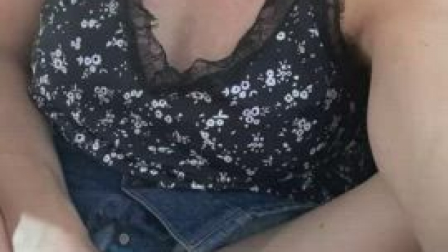 One of my biggest kinks is getting my pussy eaten in the parking lot but hubby’s