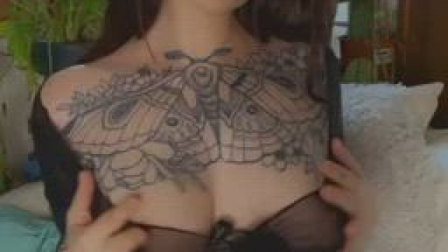 Jiggly Tiddies