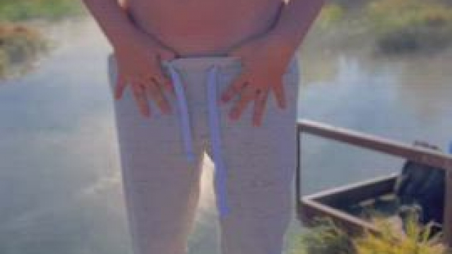 Strip teases under the sun just hit different ?? [gif]