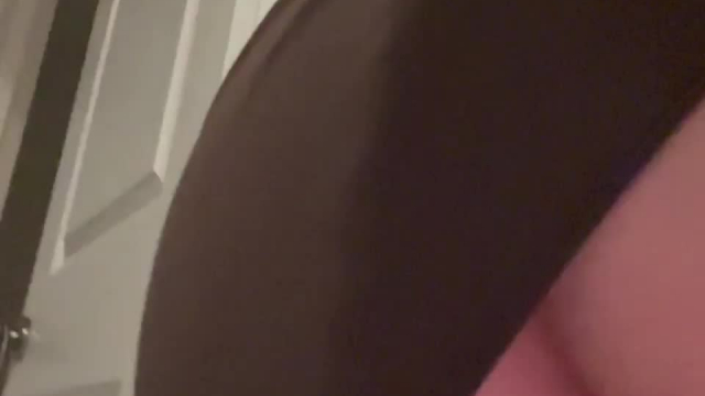 Thought someone might be in the mood for a little upskirt shot… [f]
