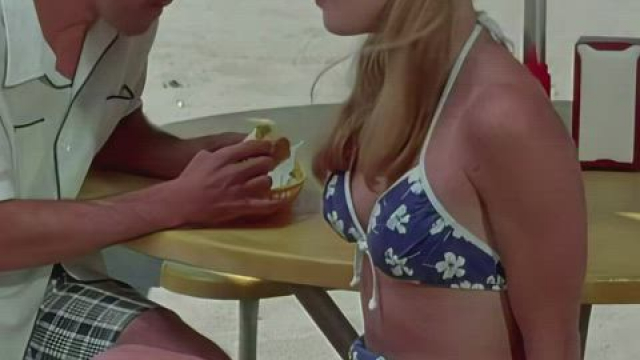 Amy Adams - so fit plot in Psycho Beach Party (2000)
