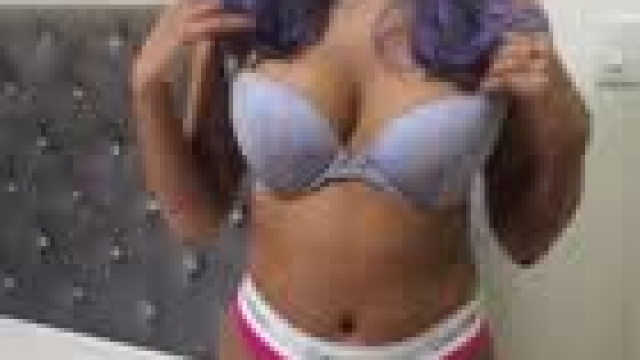 Fuck me and make my ass and tits bounce more ! ??