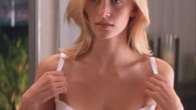 Natasha Henstridge - Beautiful plot reveal in 'Species'