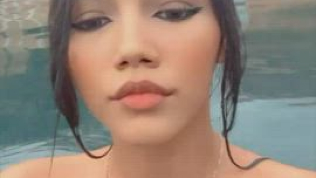 I like to show my naked breast when i am in the pool, that everybody can see my