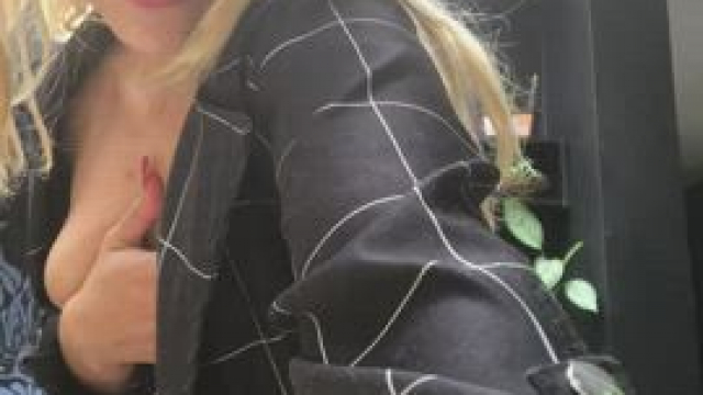 I’m a little attention whore who loves being a slut :)