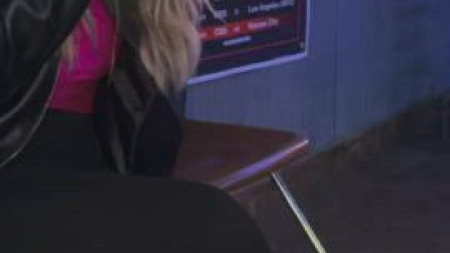 1st date with our new unicorn. She ate my pussy before leaving the bar. [f][f] [