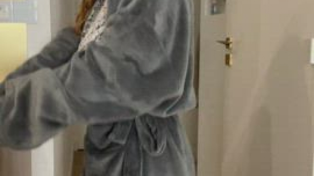 5'2, mainly made of tits and goofiness