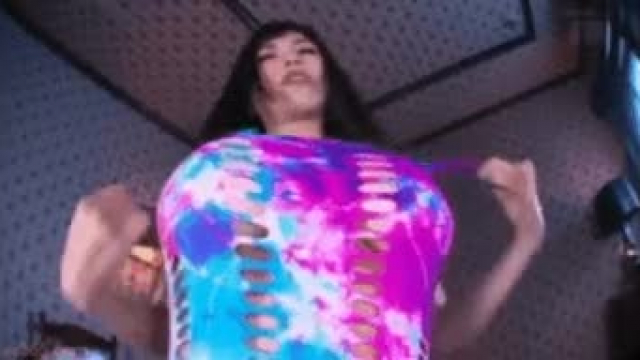Anri shows you she's packing