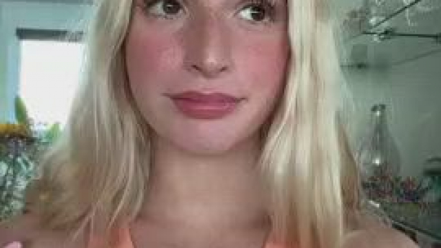 I'm busty & bouncy & blonde!