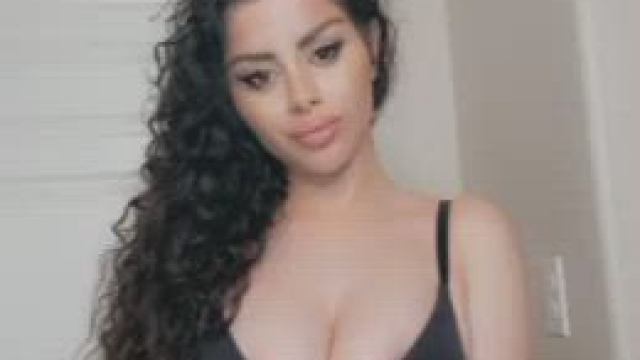 5’1 Persian Princess who loves flashing her big natural DDD’s & luscious