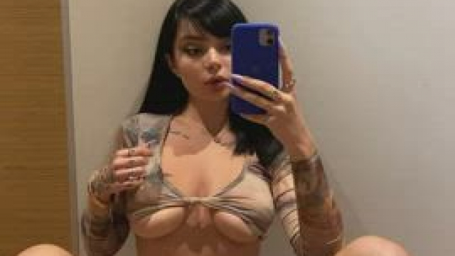 who want a slut gf?