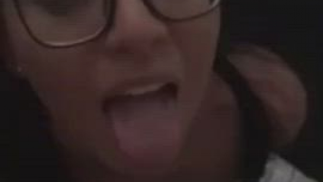 Cumshot on her face at Saturday morning amateur