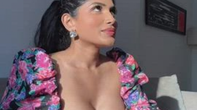 Boobs Cleavage