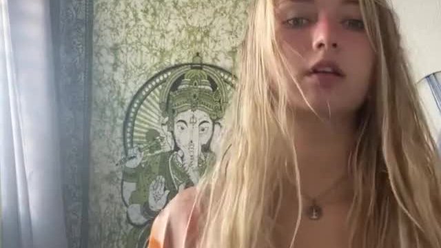 Your Favorite Teen Blonde ?? I'm 18 & love doing FREE Dick Ratings for m