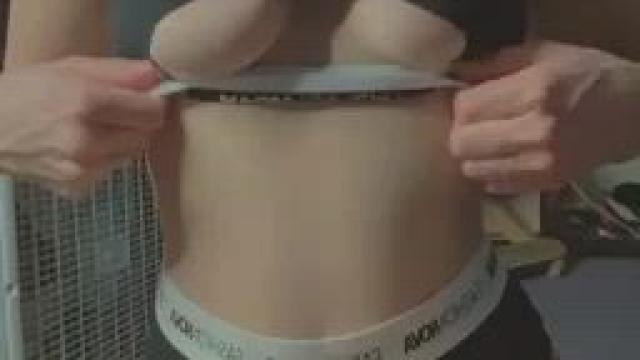 I love showing my tits