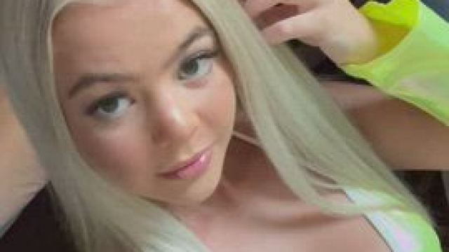 I love playing with my bouncy tits