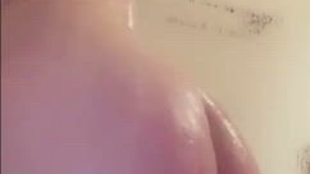 Sending my sextape to whoever just upvote because i’m horny (my autoreply is on 