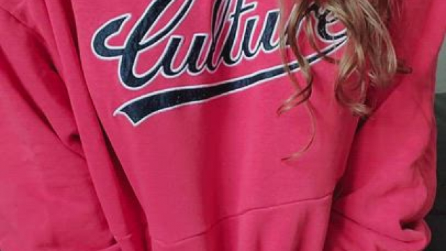 Look at what i´m hiding under that big sweater