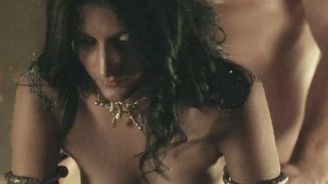 Aria Dickson - Jiggle plot in 'Spartacus'