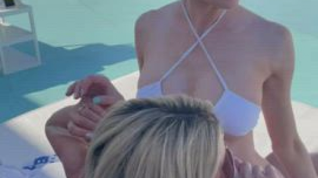 Kissing in Cabo
