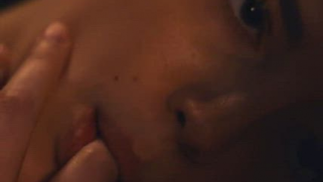 Hailee Steinfeld's lesbian sex scene is so hot