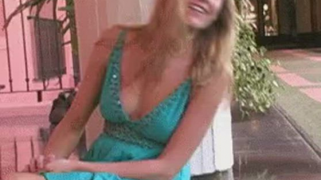 Amazing blonde!