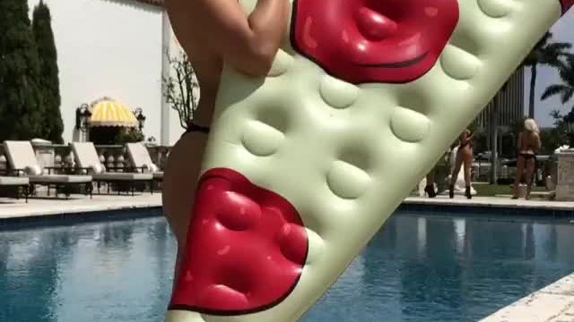 Serena Jung - Pizza & Booty