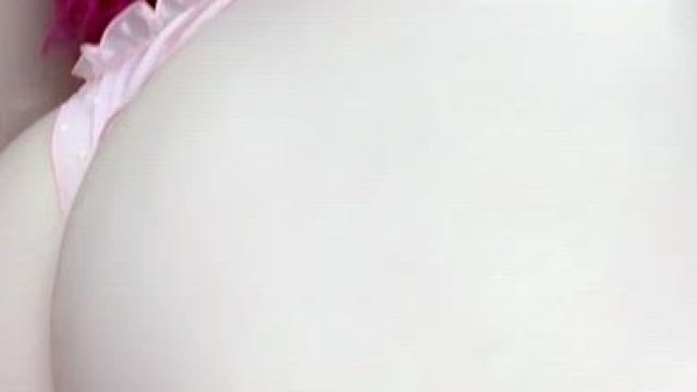 Jiggly MILF ass