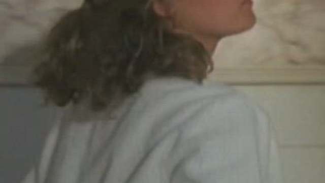 Elizabeth Shue - Link (1986)