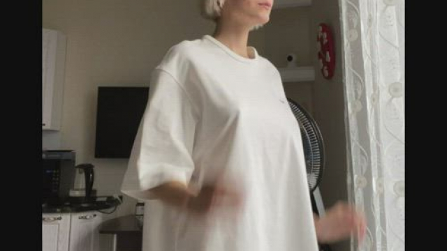 Skinny girl, big shirt