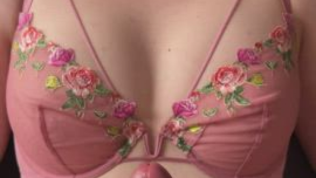Don't I look cute in this bra?