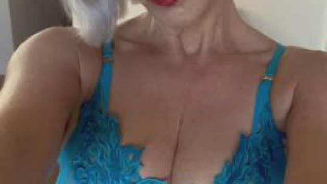 Pretty face with a good rack