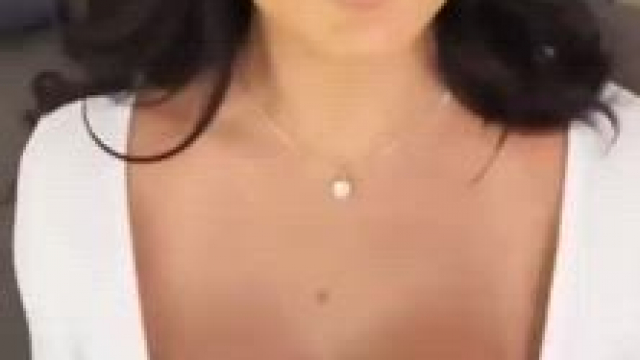 Revealing big tits