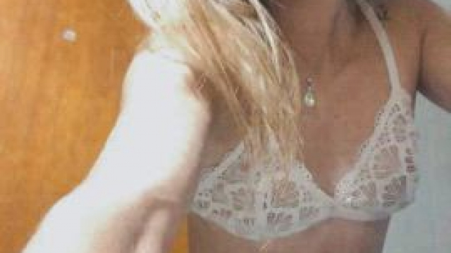 18F, 4'11, and shy