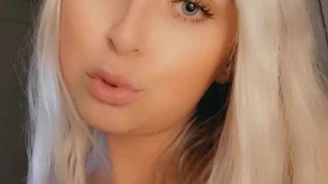 Upvote for a free nude ??