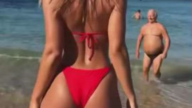 Perfect photobomb
