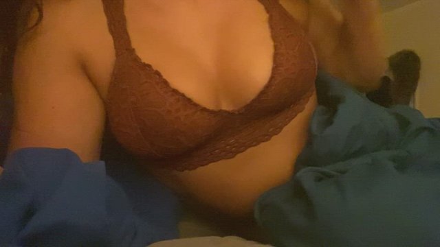 Anyone appreciate tanned and bouncy titties