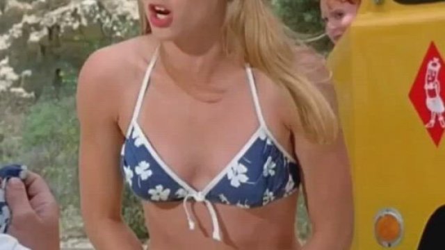 Young Amy Adams bare butt plot in 