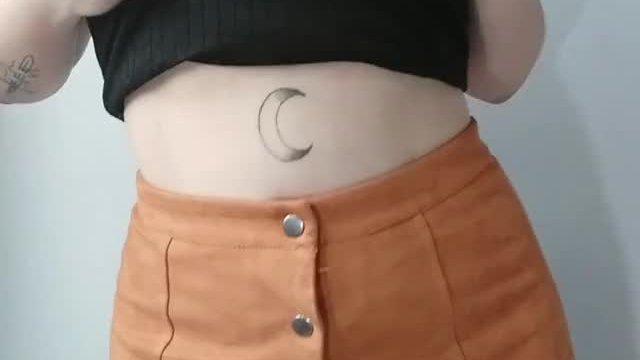 Just want to know how many guys would take me out while i have my plug on my ass