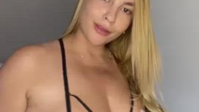 Find me a man who can handle these boobs and I’ll Marry him ??